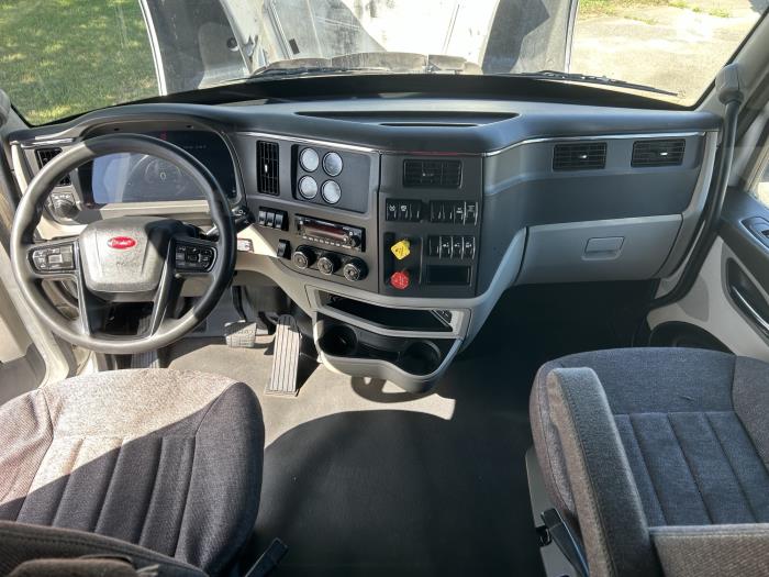 2022 Peterbilt 579-22