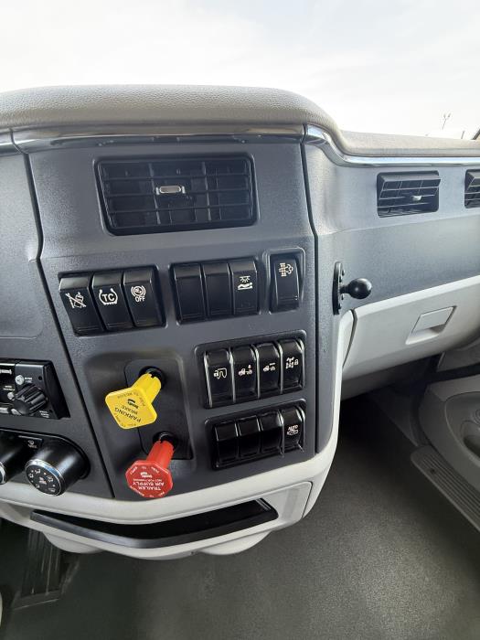 2021 Peterbilt 579-12