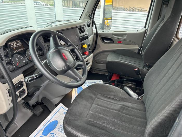 2020 Peterbilt 579-8