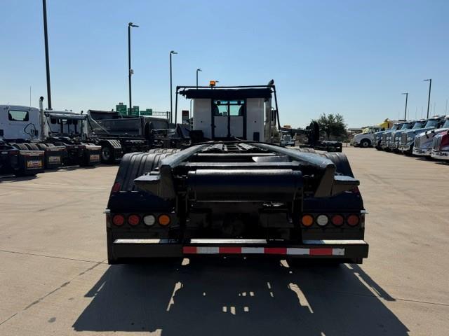 2023 Peterbilt 548-5
