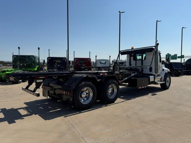 2023 Peterbilt 548-6