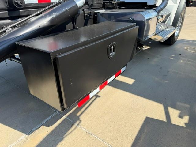2023 Peterbilt 548-20