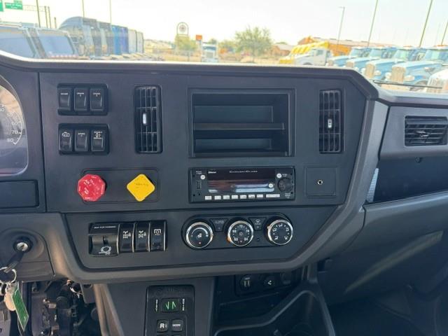 2023 Peterbilt 548-28