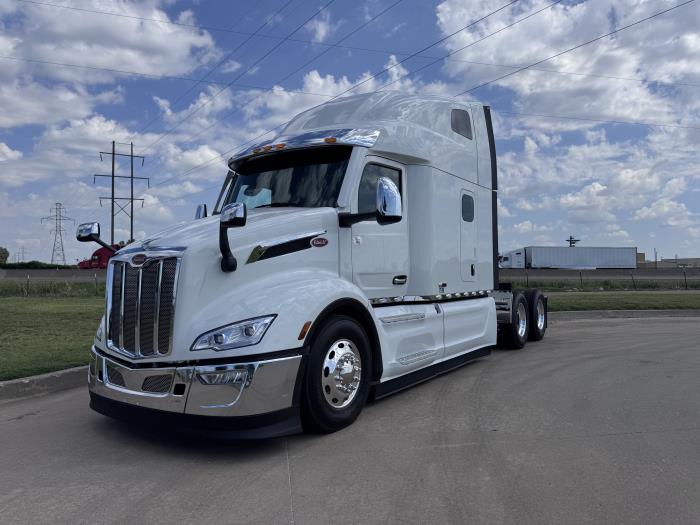 2027 Peterbilt 579-1
