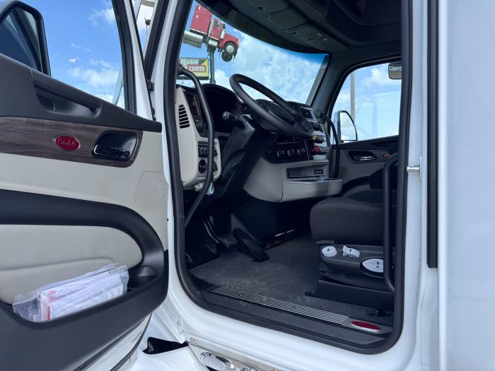 2027 Peterbilt 579-11