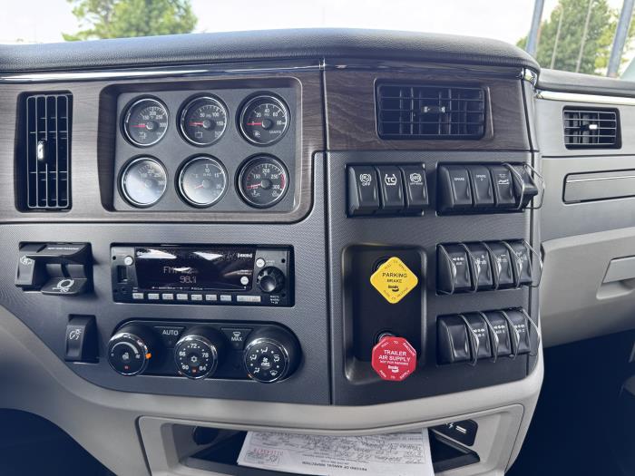 2027 Peterbilt 579-14