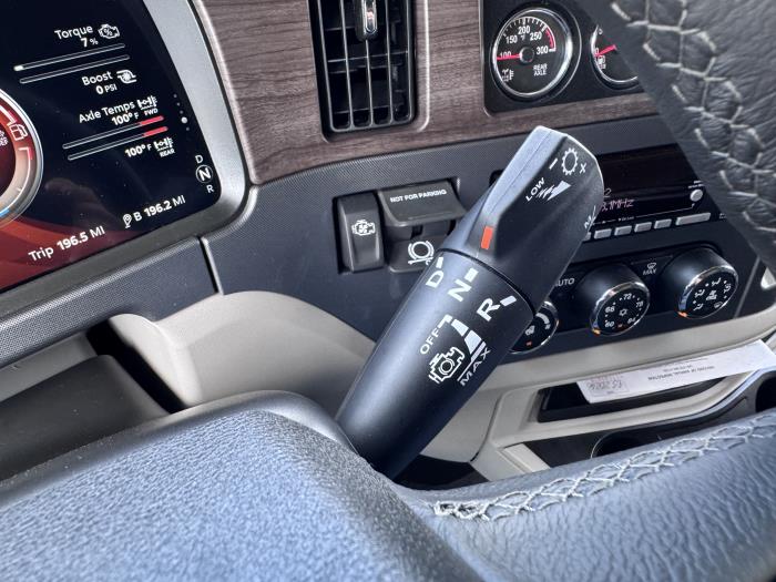 2027 Peterbilt 579-17