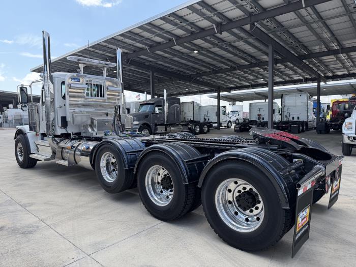 2027 Peterbilt 589-4