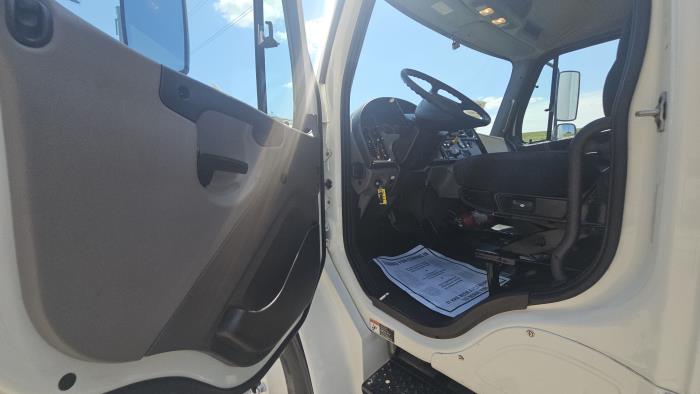 2020 Freightliner Business Class M2 106-25
