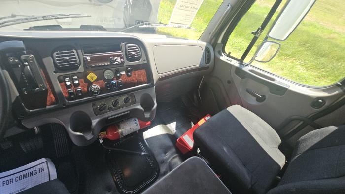 2020 Freightliner Business Class M2 106-27