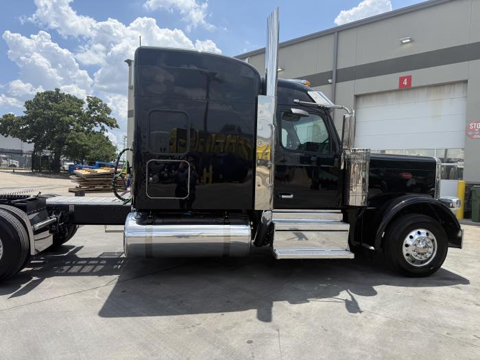 2027 Peterbilt 589-10