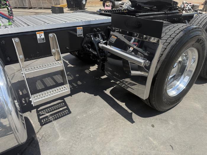 2027 Peterbilt 589-19