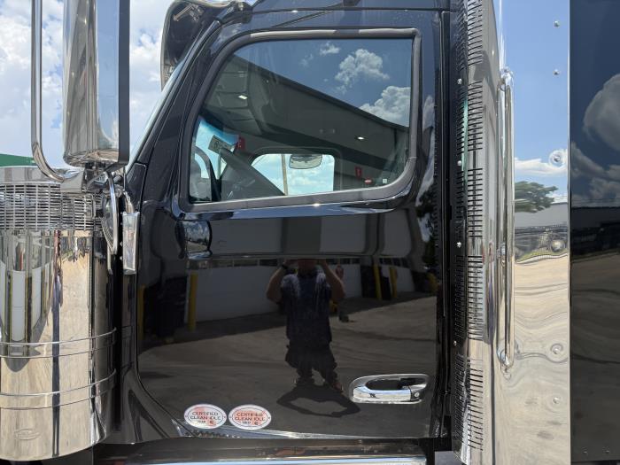 2027 Peterbilt 589-24