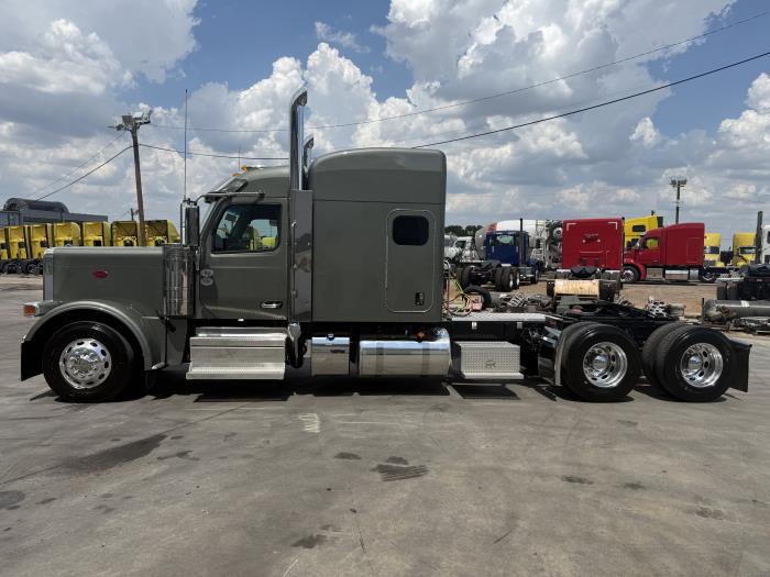 2027 Peterbilt 589-4
