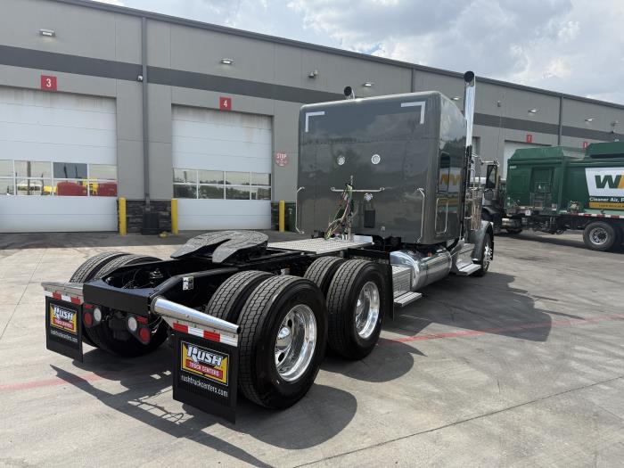 2027 Peterbilt 589-8