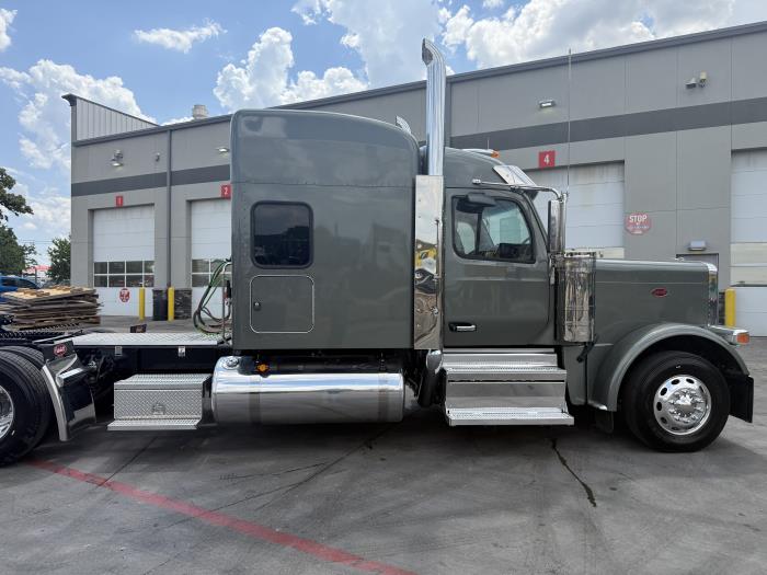 2027 Peterbilt 589-10