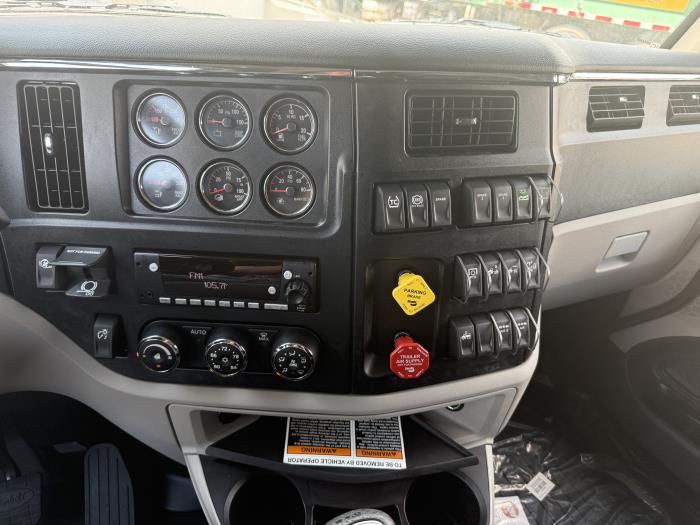 2027 Peterbilt 589-33
