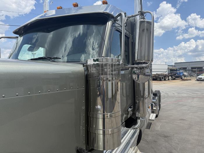 2027 Peterbilt 589-14