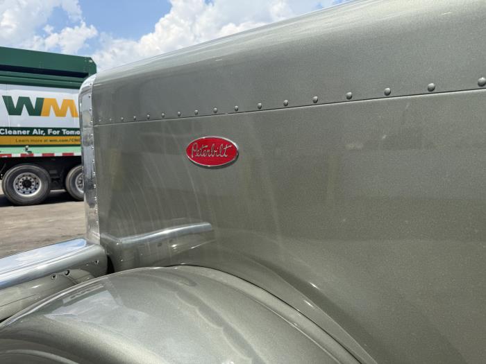 2027 Peterbilt 589-15