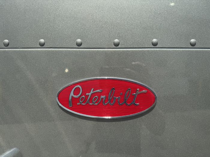2027 Peterbilt 589-16