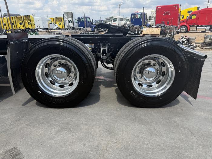 2027 Peterbilt 589-18