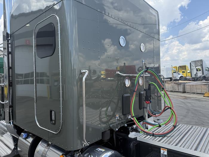 2027 Peterbilt 589-19