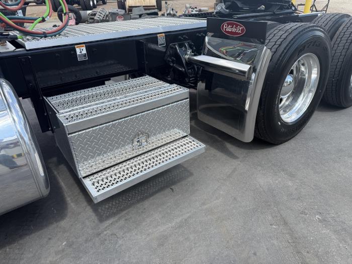 2027 Peterbilt 589-20