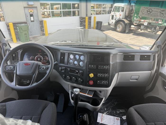 2027 Peterbilt 589-54