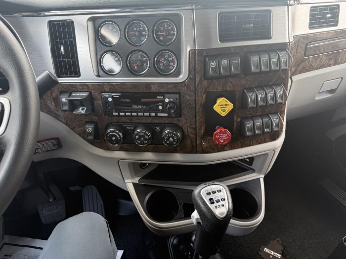 2027 Peterbilt 589-35