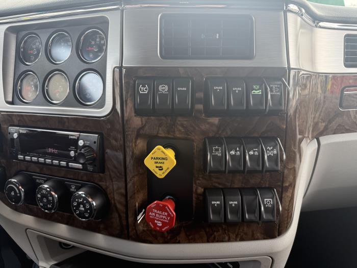 2027 Peterbilt 589-37