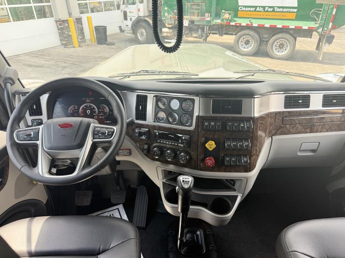 2027 Peterbilt 589-58