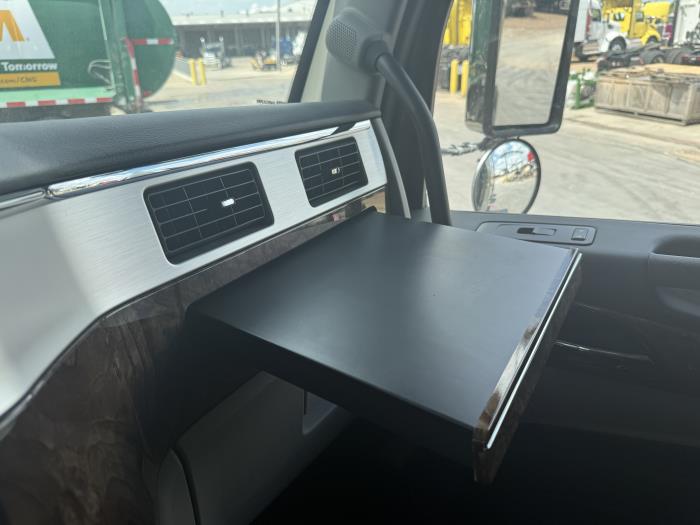 2027 Peterbilt 589-61