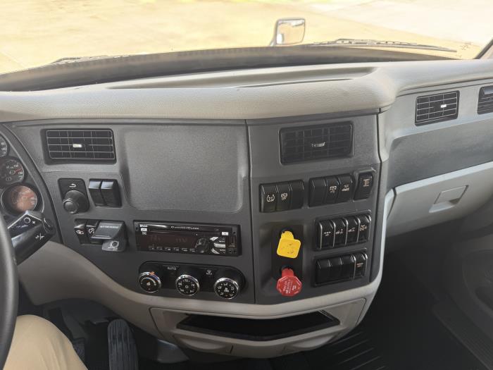 2020 Peterbilt 579-33