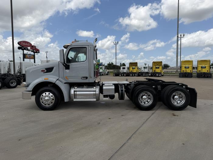 2021 Peterbilt 567-1