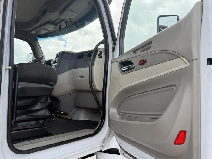 2021 Peterbilt 567-21