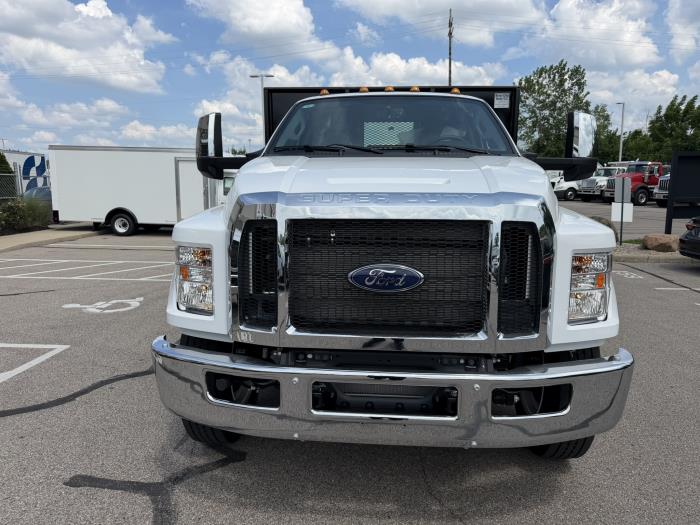 2027 Ford F-750-2