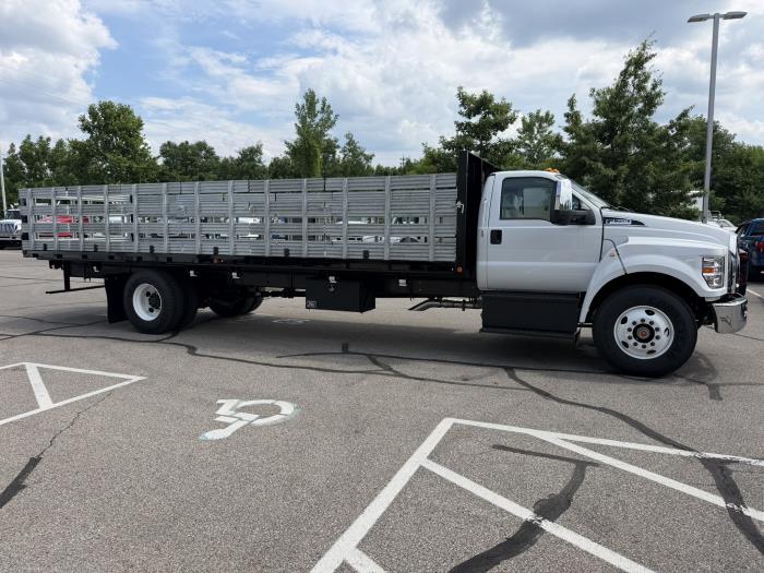 2027 Ford F-750-4