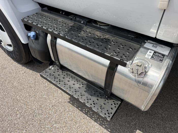 2027 Ford F-750-13