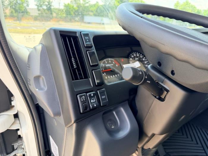 2026 Isuzu NPR-HD-18