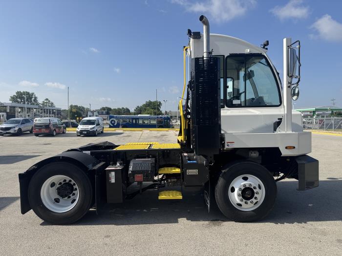 2027 Autocar ACTT42-6