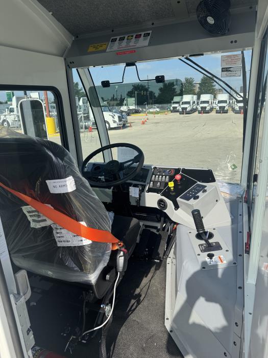 2027 Autocar ACTT42-9
