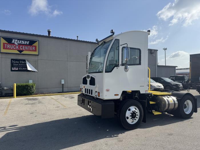 2027 Autocar ACTT42-1