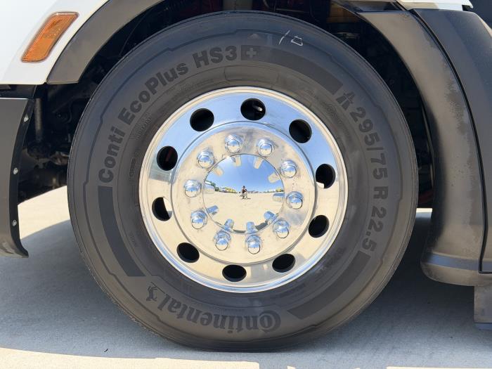 2022 Peterbilt 579-8