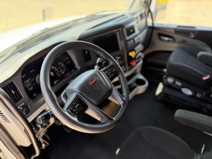 2022 Peterbilt 579-17