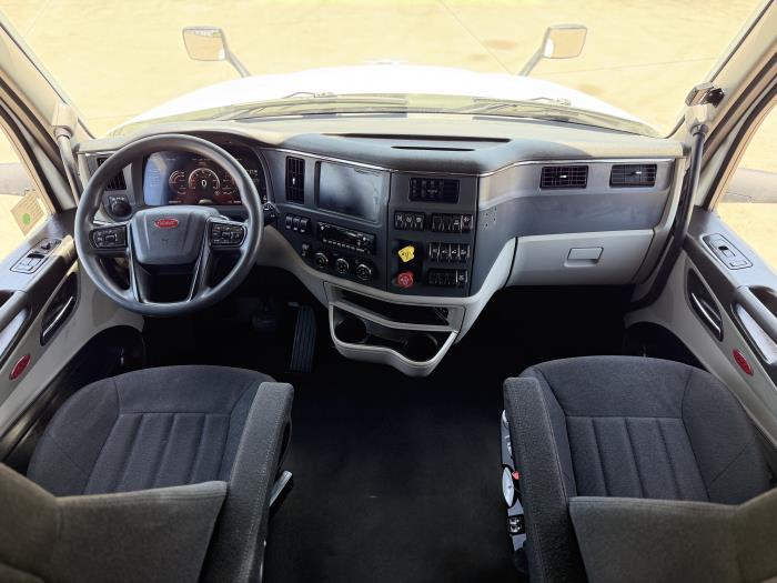 2022 Peterbilt 579-26