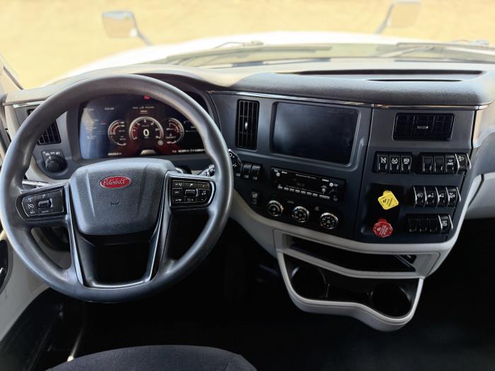 2022 Peterbilt 579-27