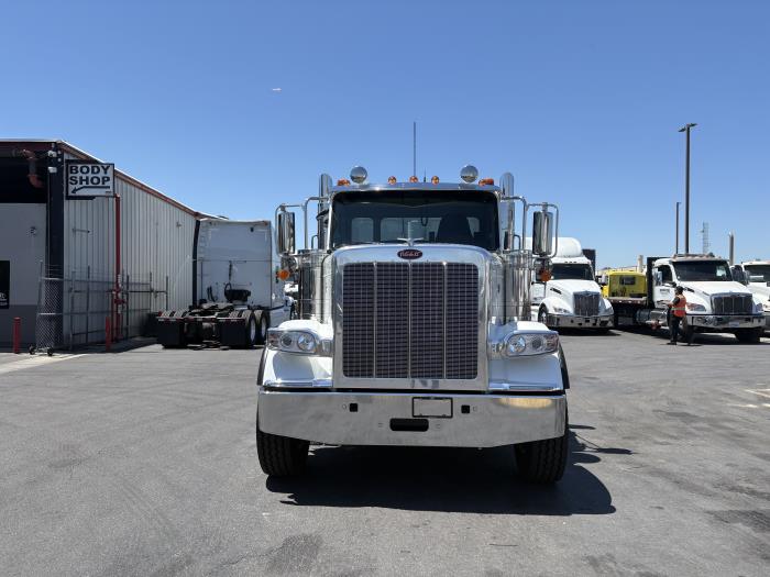 2027 Peterbilt 589-2