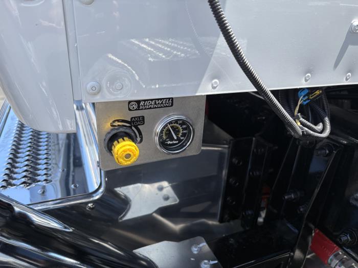 2027 Peterbilt 589-10