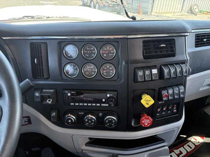 2027 Peterbilt 589-16