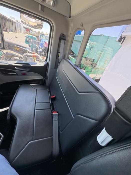 2027 Peterbilt 589-18